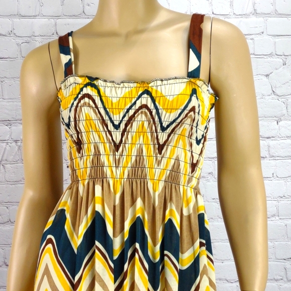 New Romantic Sini Large Sleeveless elastic bust midi dress - Picture 3 of 9